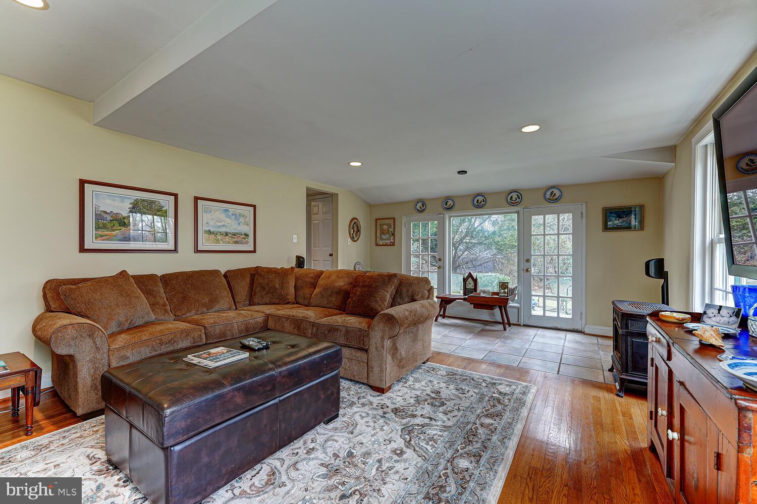 323 Caversham Road Bryn Mawr, PA 19010 - Photo 23 of 52 Time to kick back and watch some sports on TV