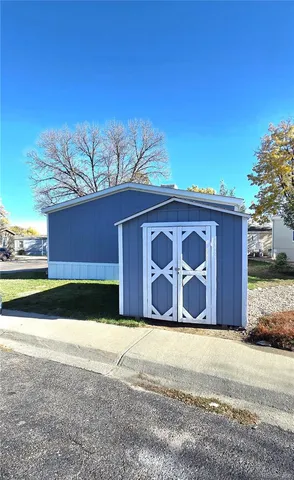 a front view of house with yard and garage