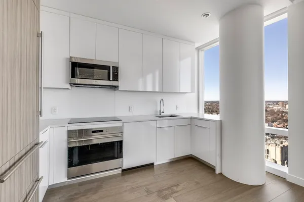 $4,200 | 188 Brookline Avenue, Unit 27G, Boston, MA 02215