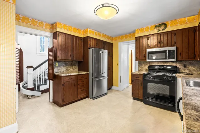 $1,399,999 | 3 Ridgecrest East, Scarsdale, NY 10583