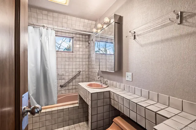 $1,399,999 | 3 Ridgecrest East, Scarsdale, NY 10583