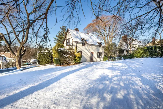 $1,399,999 | 3 Ridgecrest East, Scarsdale, NY 10583