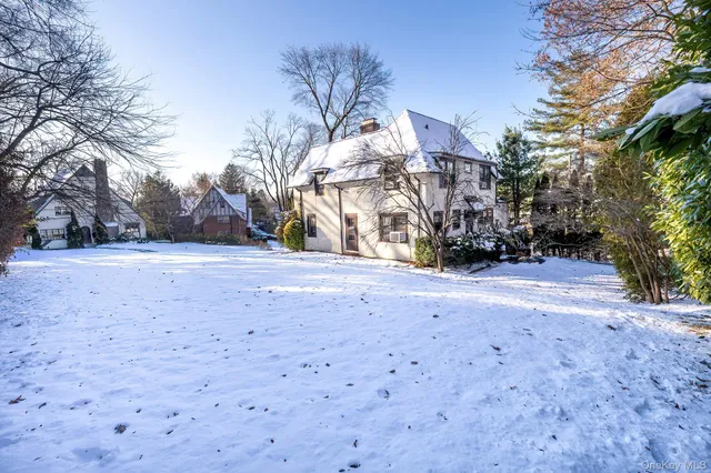 $1,399,999 | 3 Ridgecrest East, Scarsdale, NY 10583