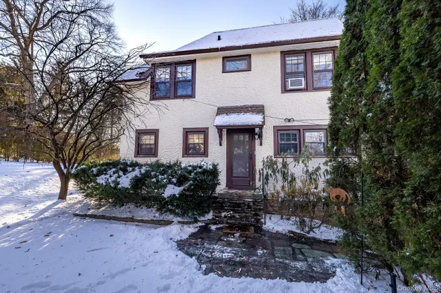 $1,399,999 | 3 Ridgecrest East, Scarsdale, NY 10583