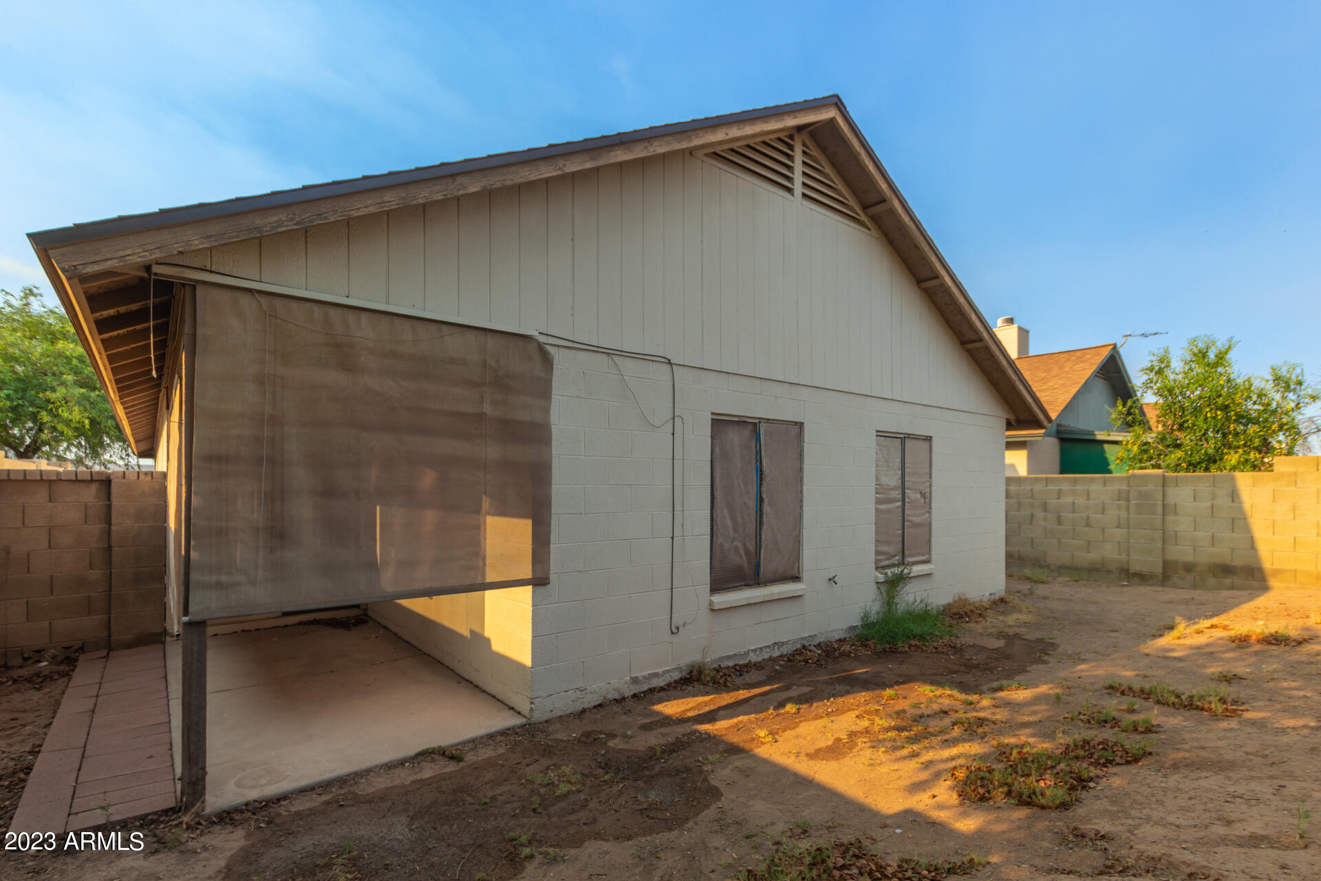 7331 West Paradise Drive Peoria, AZ 85345 - Photo 25 of 27 a backyard of a house