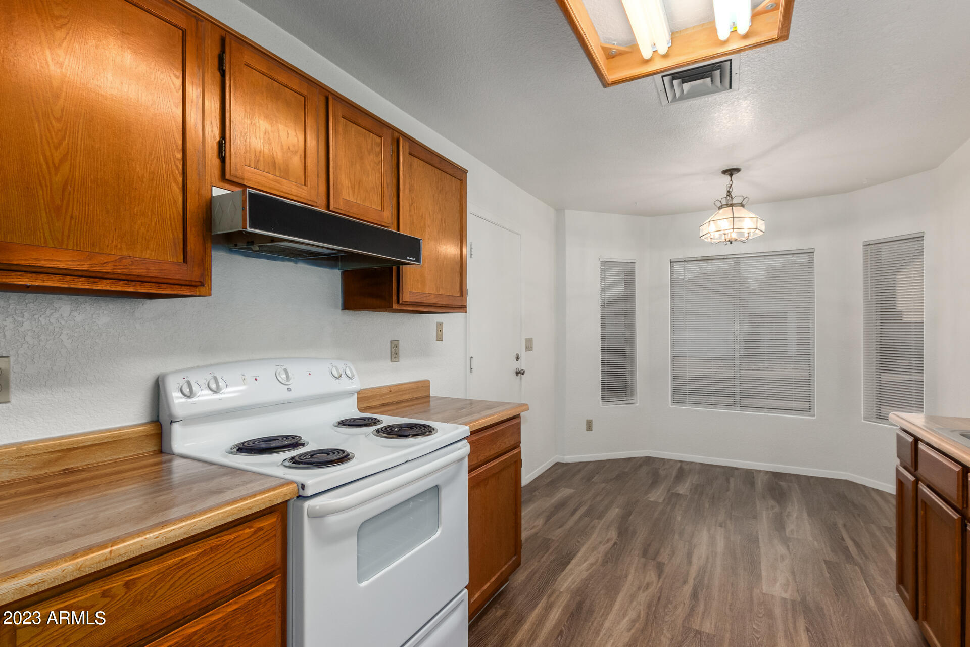 7331 West Paradise Drive Peoria, AZ 85345 - Photo 9 of 27 a kitchen with a stove and a microwave