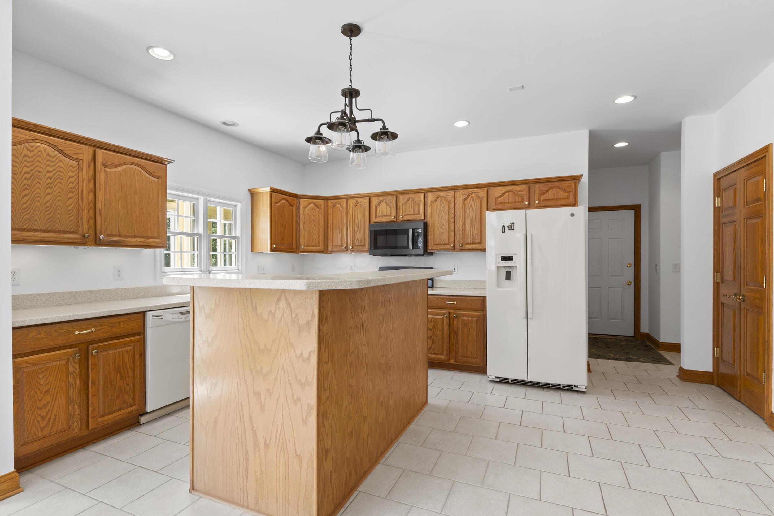 7722 Plumb Road Galena, OH 43021 - Photo 18 of 90 Eat-in Kitchen
