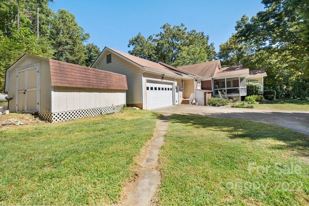 581 Flynn Road Rutherfordton, NC 28139 - Photo 10 of 37 a front view of a house with a yard