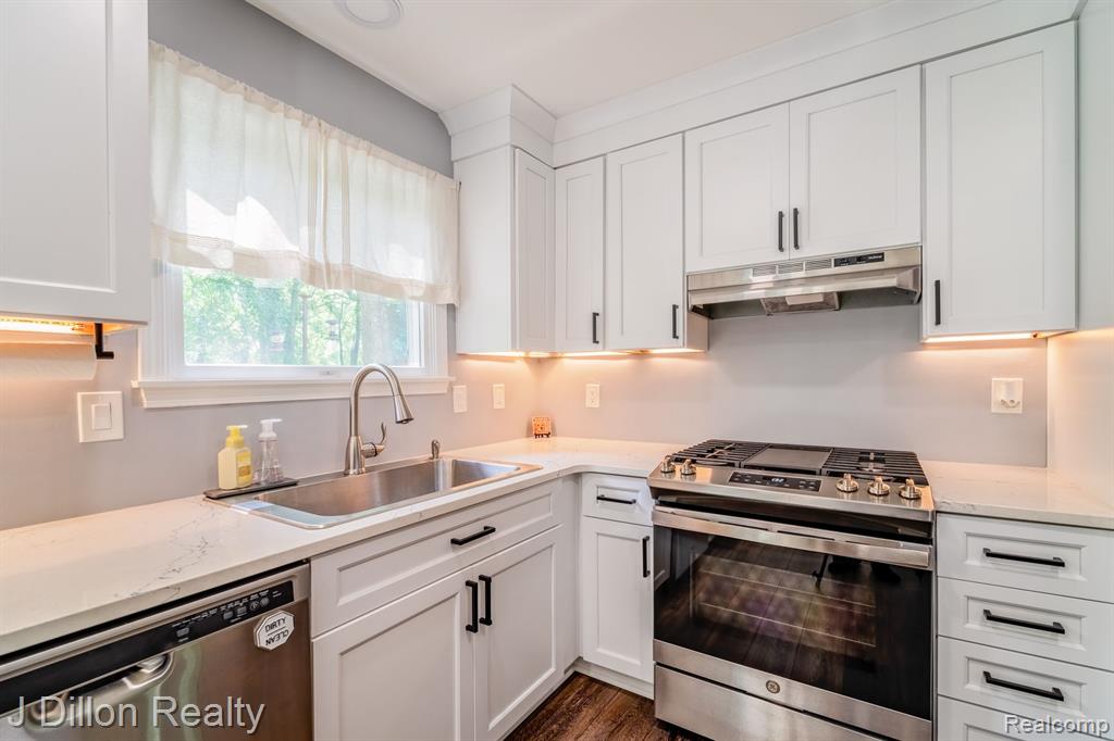 48681 Hanford Road Canton, MI 48187 - Photo 14 of 56 Gallery Image 14