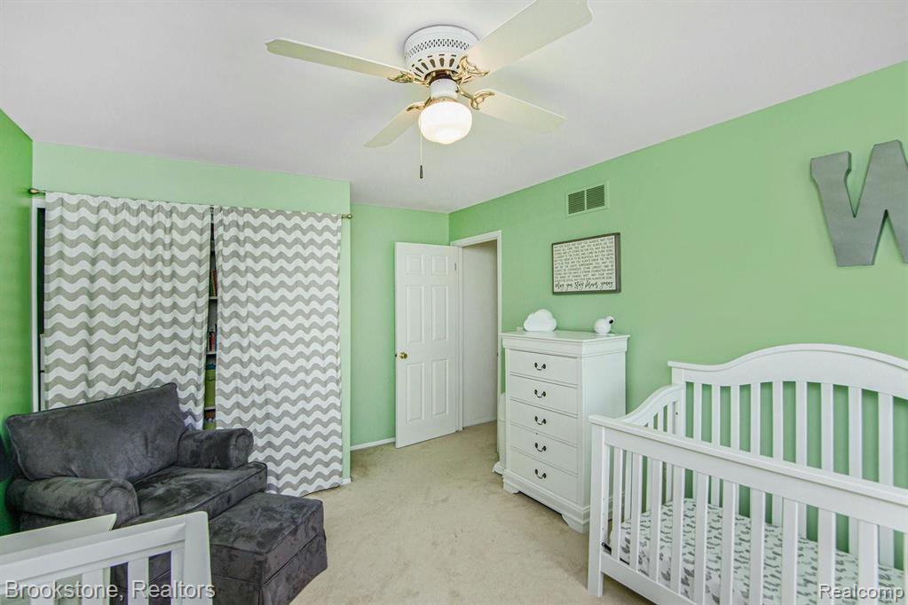 744 Baker Street Rochester Hills, MI 48307 - Photo 25 of 38