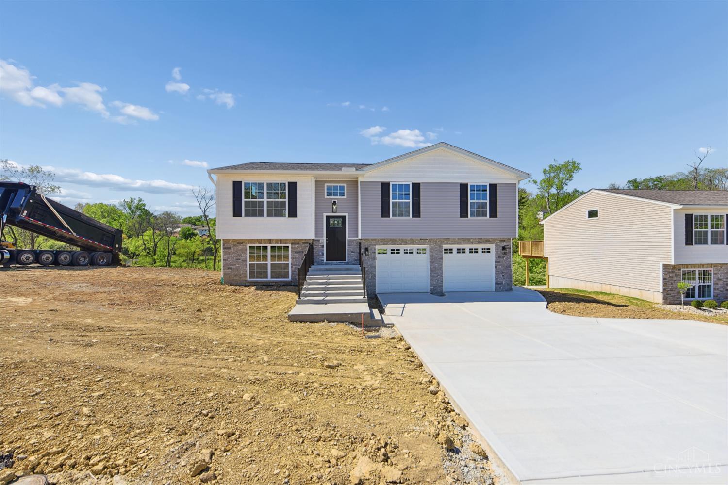 1115 Compton Road Cincinnati, OH 45231 - Photo 2 of 47