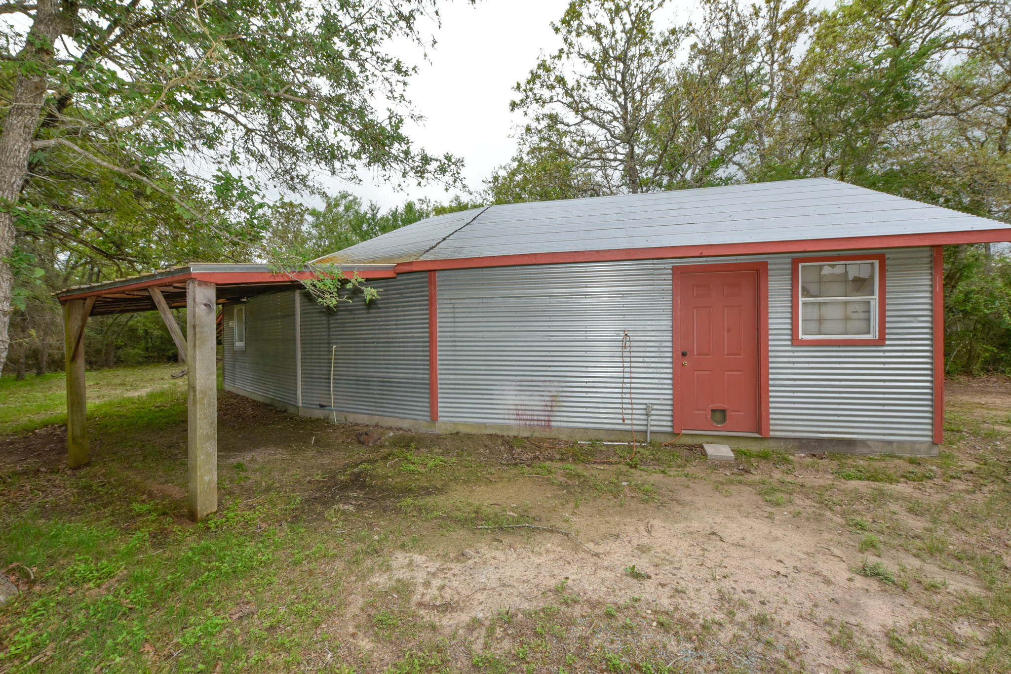 877 Hollow Bend Road, Unit 229 Caldwell, TX 77836 - Photo 15 of 18 a backyard of a house