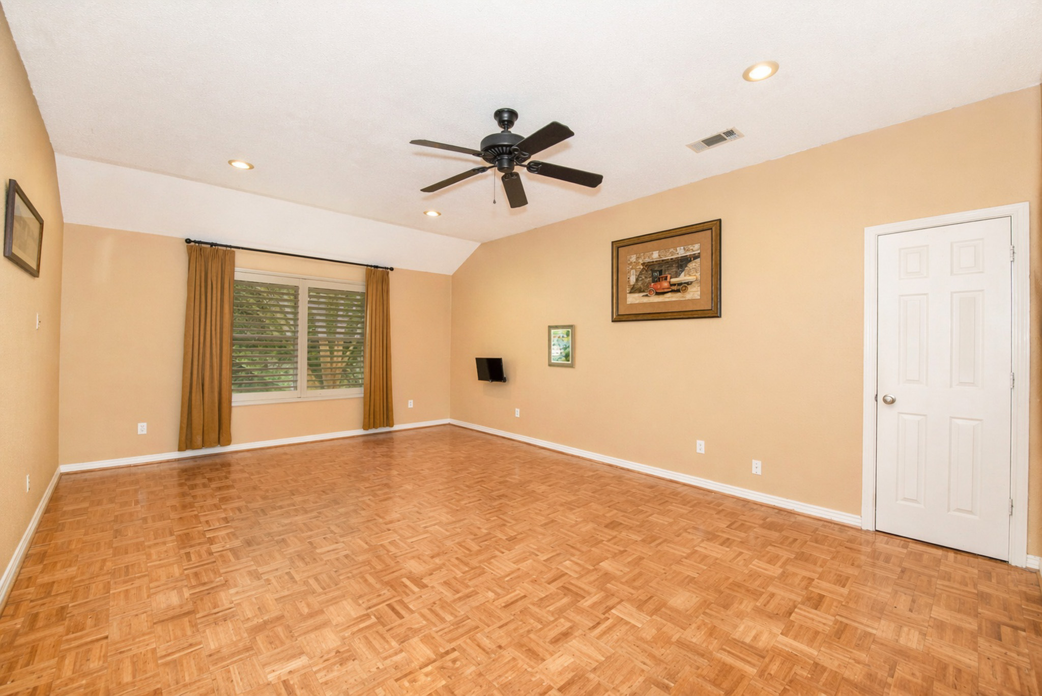 877 Hollow Bend Road, Unit 229 Caldwell, TX 77836 - Photo 7 of 18 a view of an empty room with a ceiling fan