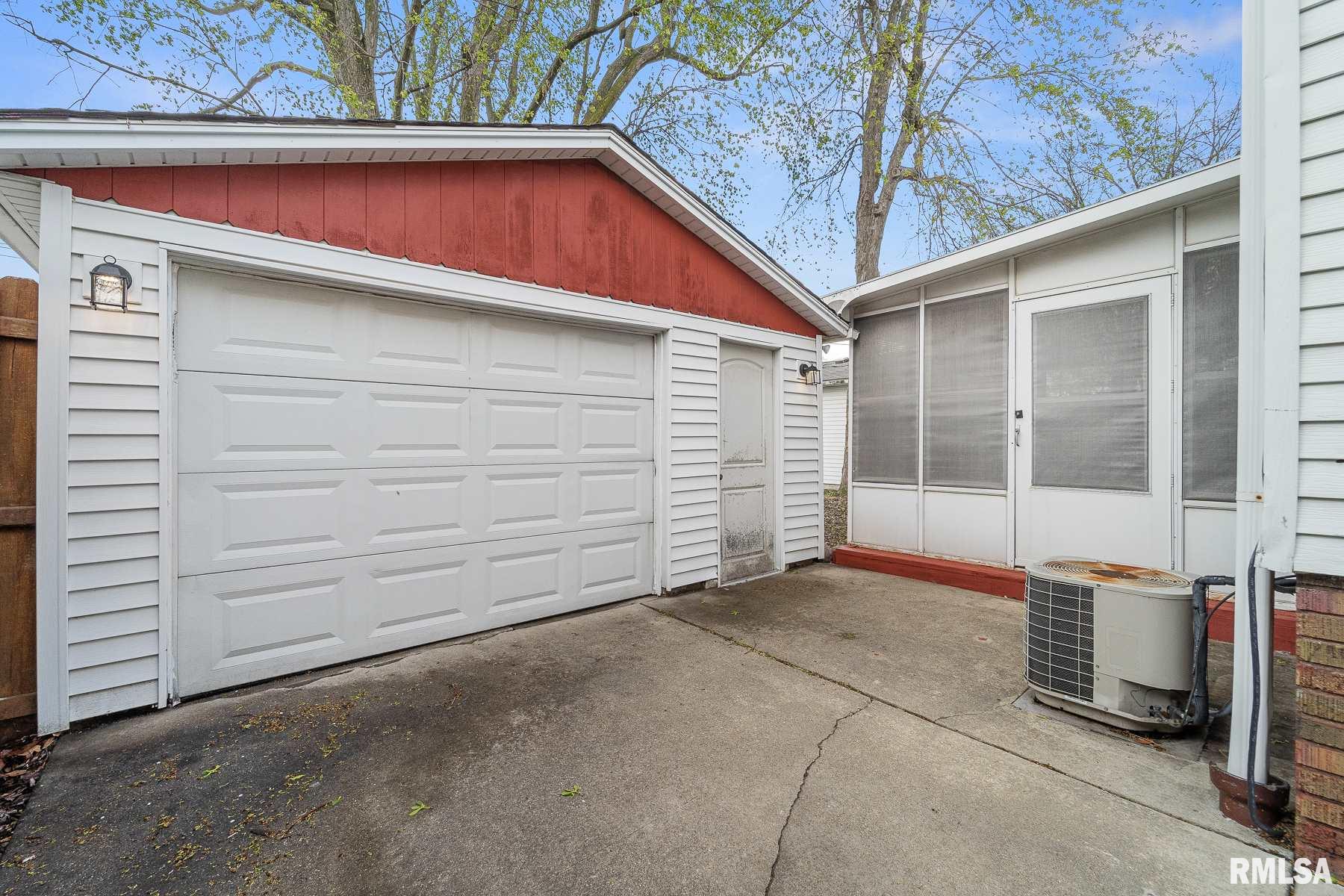 2033 North 7th Street Springfield, IL 62702 - Photo 4 of 35