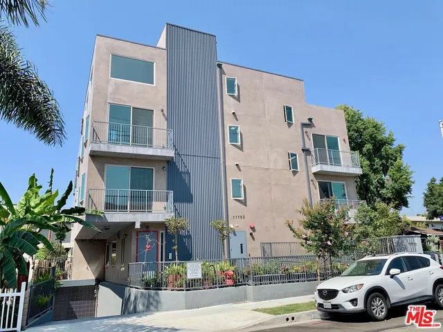$5,995 | 11753 Iowa Avenue, Unit 301, Los Angeles, CA 90025