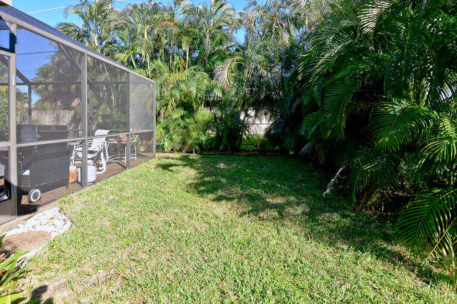 66 Southwest 12th Terrace Boca Raton, FL 33486 - Photo 40 of 44 backyard