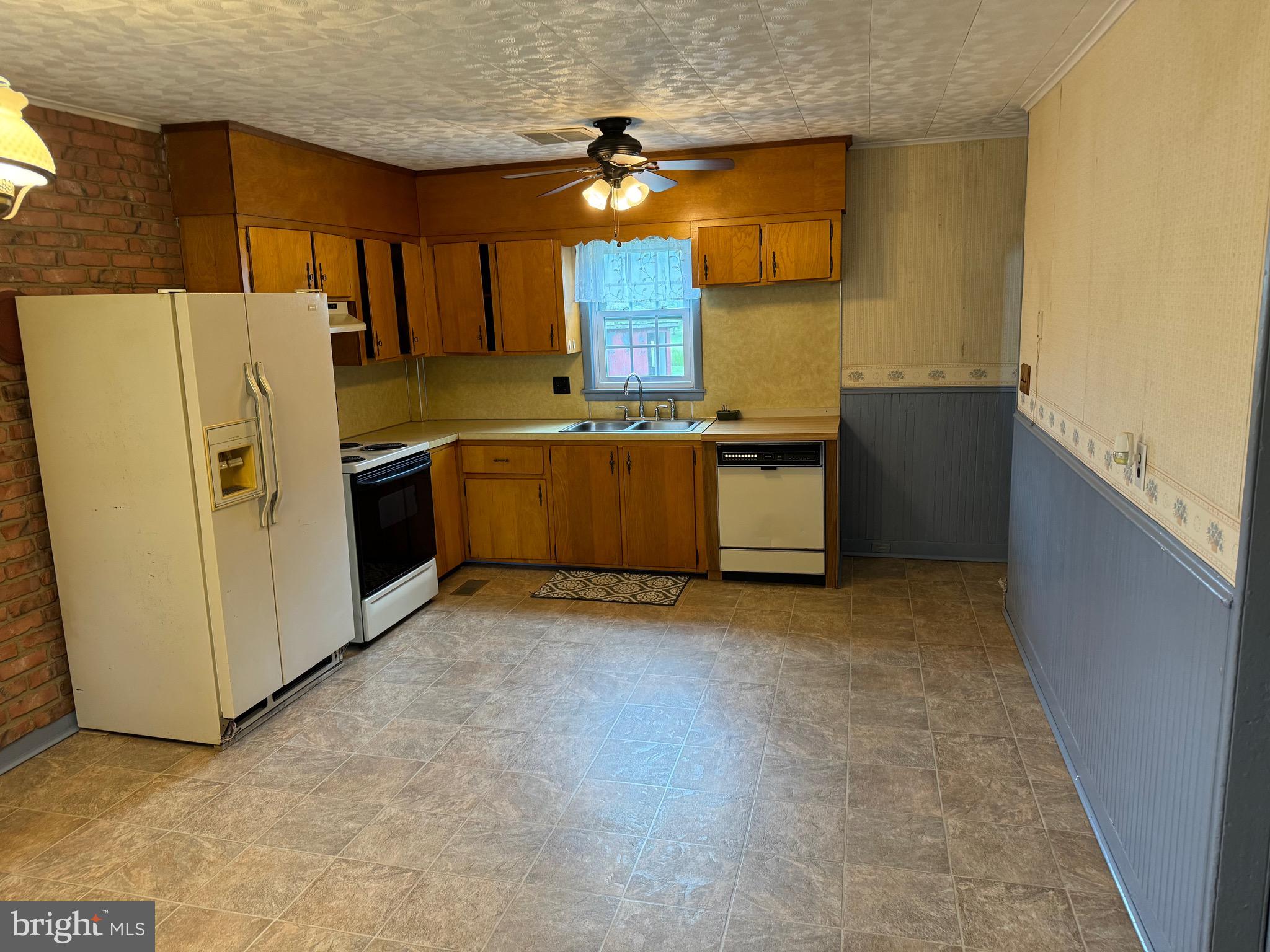 4100 Carrs Road Manchester, MD 21102 - Photo 3 of 10 Kitchen