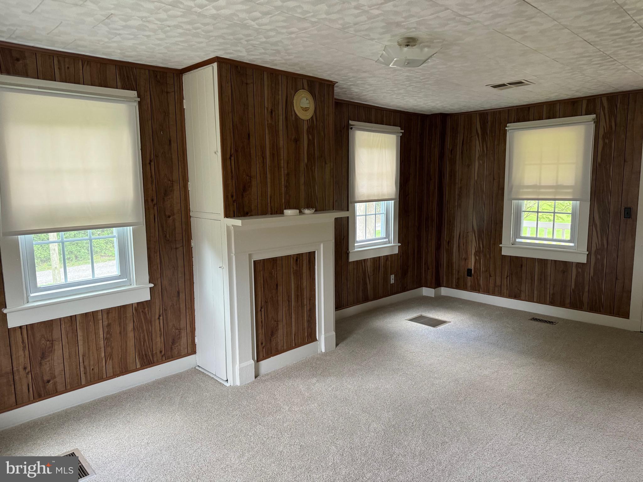 4100 Carrs Road Manchester, MD 21102 - Photo 4 of 10 Living room