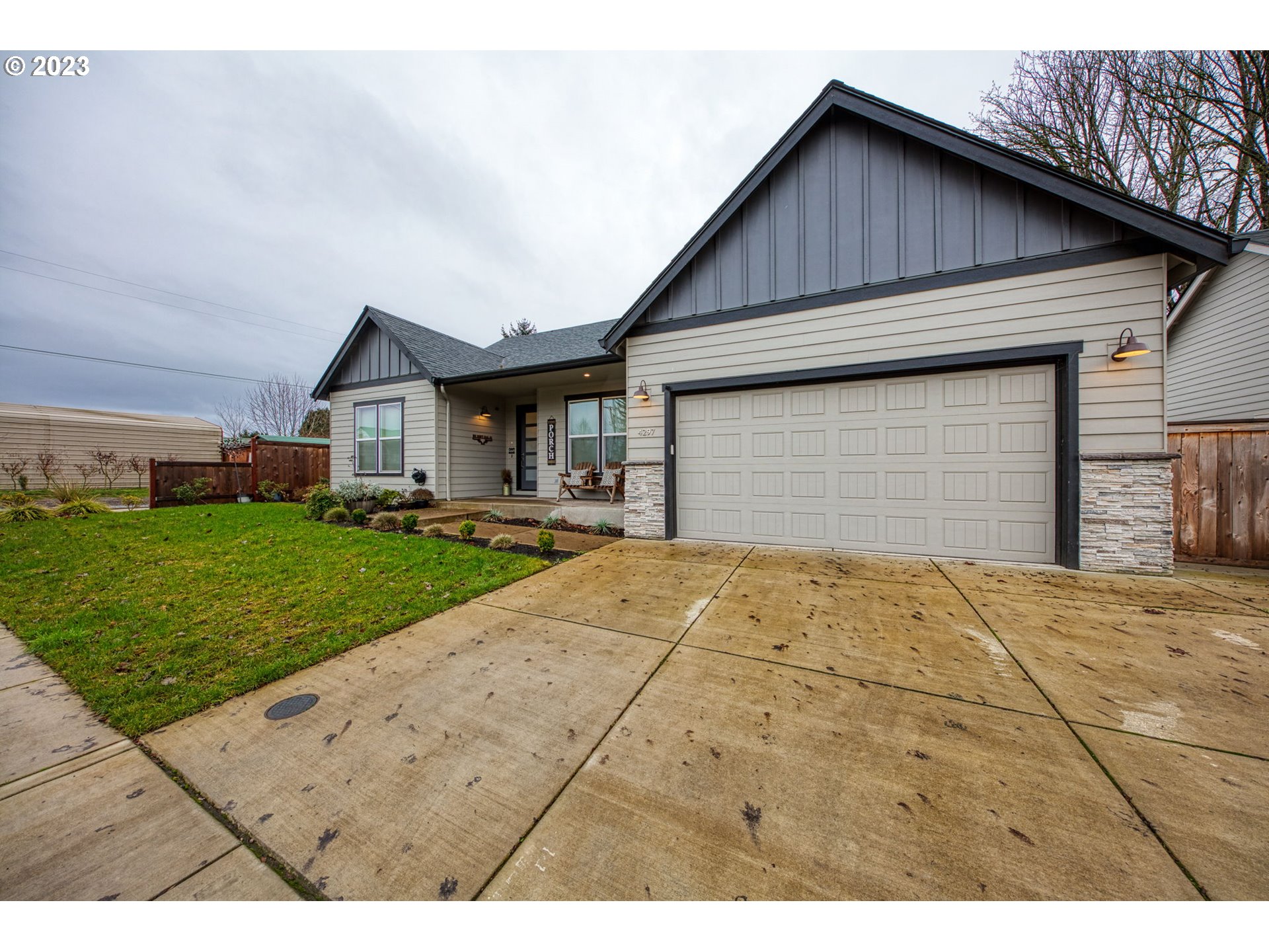 4297 Horace Street Springfield, OR 97478 - Photo 3 of 34 a front view of house with yard