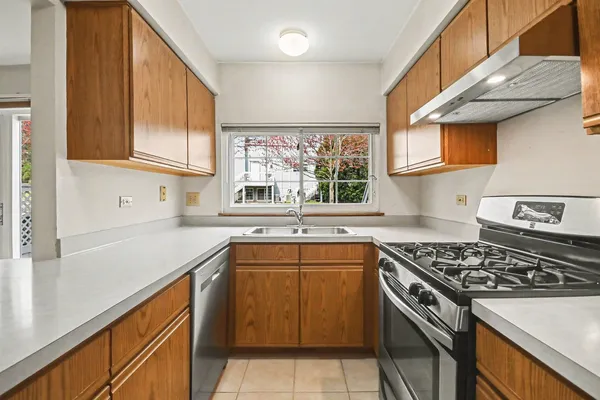 $249,900 | 202 Shadybrook Lane, Aurora, IL 60504