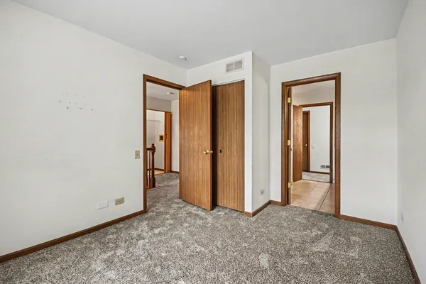 $249,900 | 202 Shadybrook Lane, Aurora, IL 60504