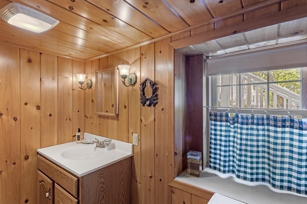 42 Willow Street Reading, MA 01867 - Photo 30 of 35 a bathroom with a sink and mirror