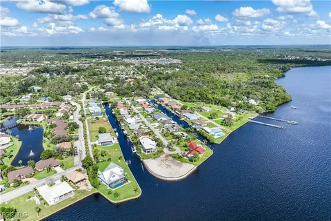 $1,050,000 | 7152 Reymoor Drive, North Fort Myers, FL 33917