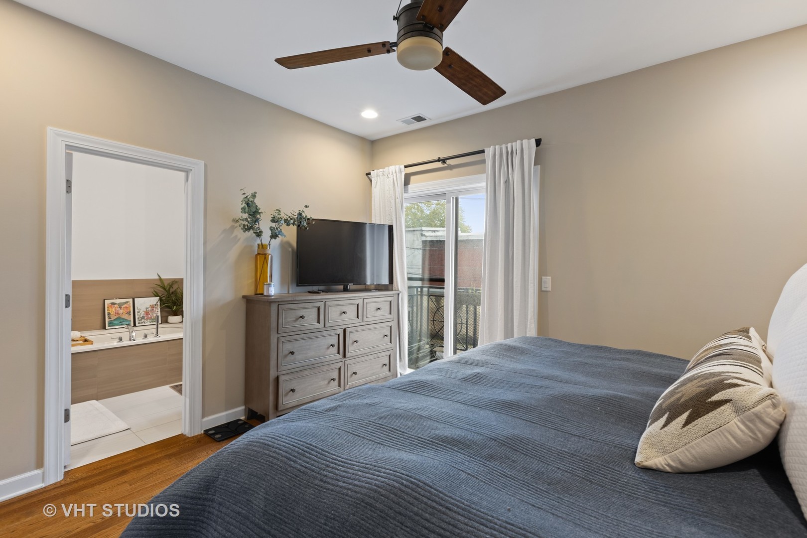 2112 West Rice Street, Unit 2 Chicago, IL 60622 - Photo 13 of 16 a bedroom with a bed and a flat screen tv