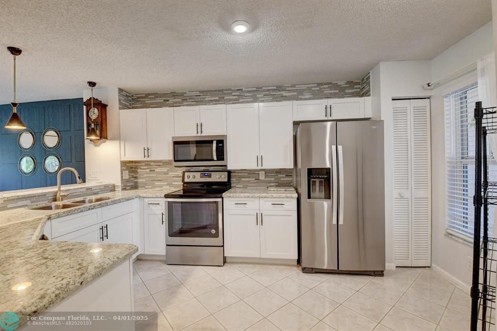 9525 Boca River Circle Boca Raton, FL 33434 - Photo 4 of 25