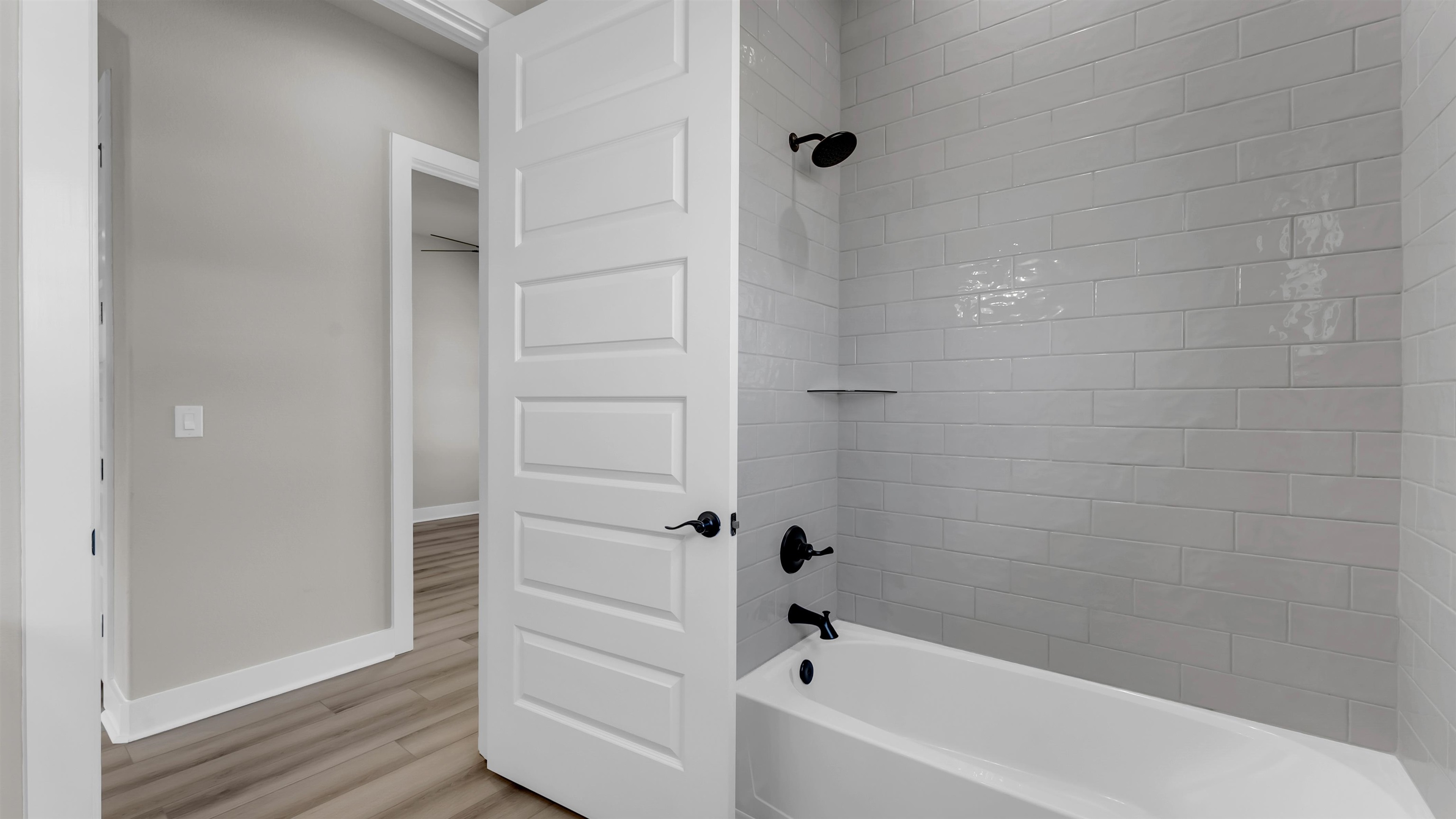 373 Prarie Point Road Bertram, TX 78605 - Photo 18 of 25 a bathroom with a bathtub