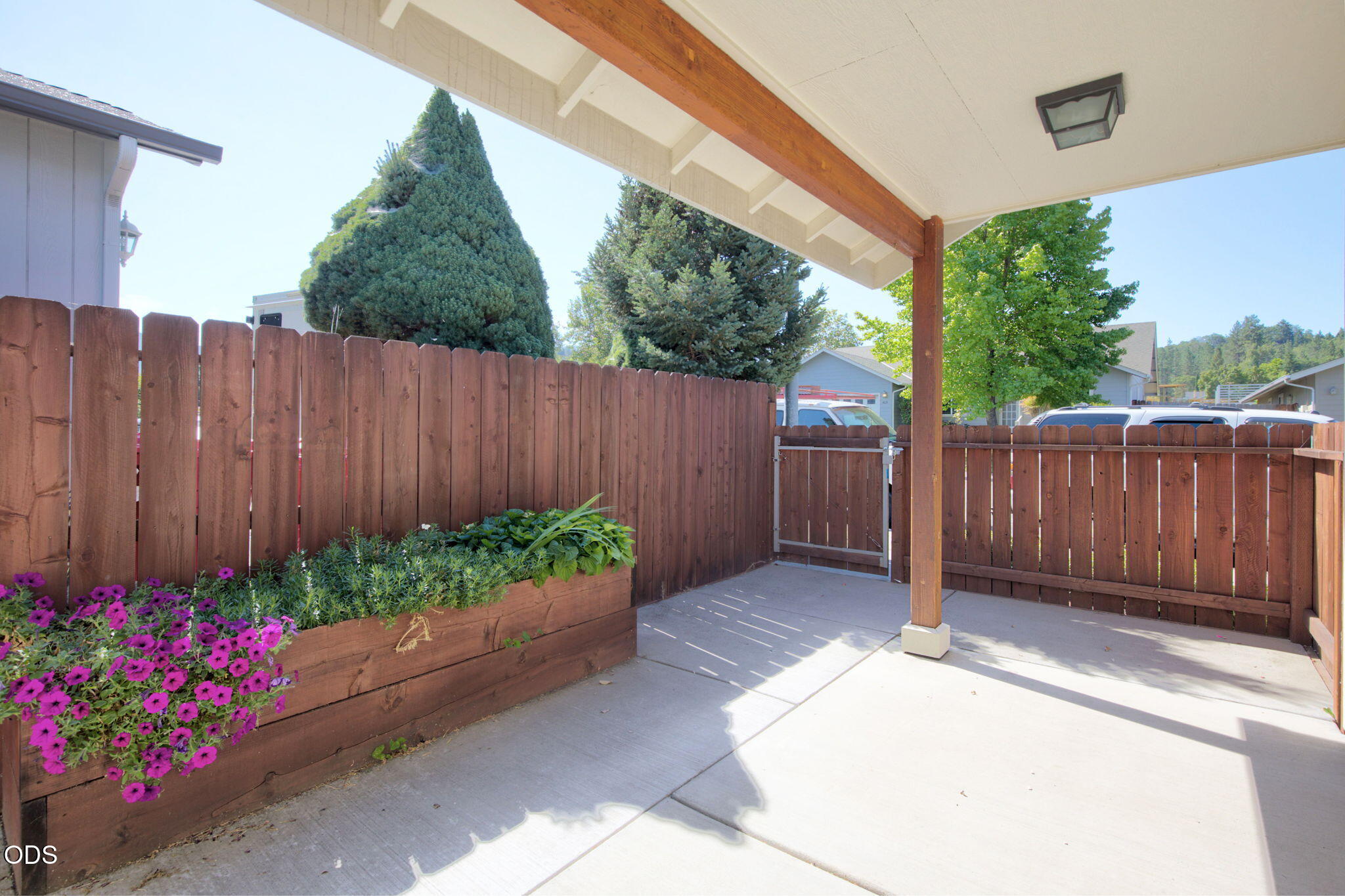 101 Southeast Yorktown Road Grants Pass, OR 97527 - Photo 23 of 27
