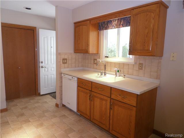 21054 Beech Daly Road Flat Rock, MI 48134 - Photo 9 of 15 kit sink.jpg