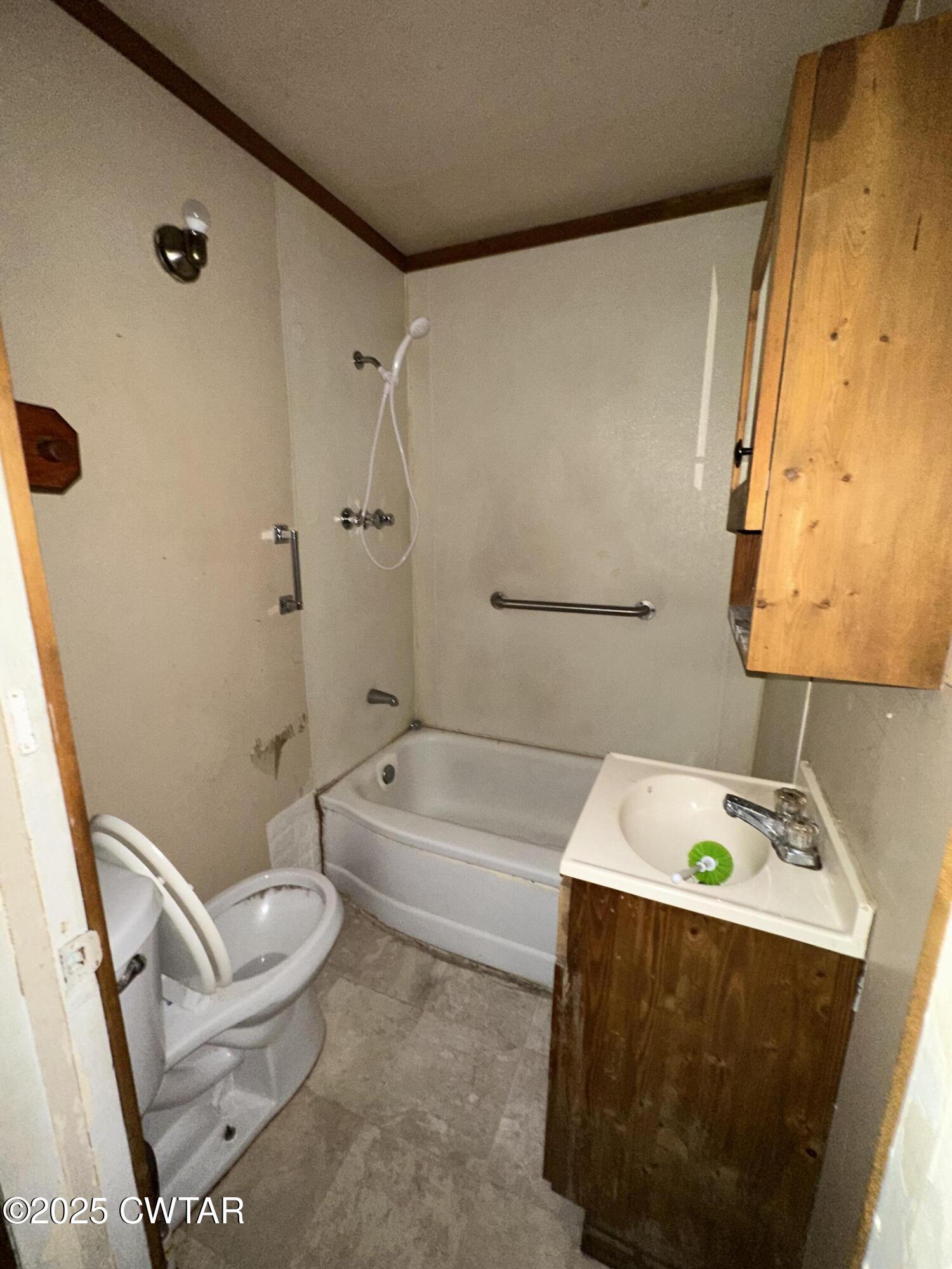 3016 Terry Street Milan, TN 38358 - Photo 8 of 16 a bathroom with a bathtub sink and toilet