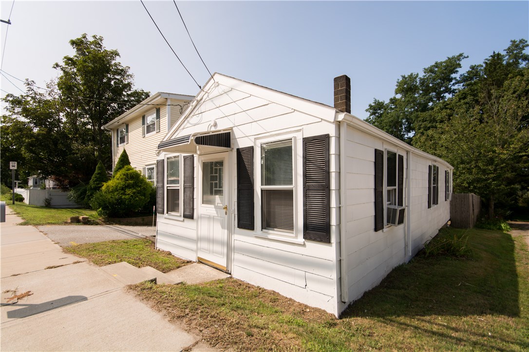 1778 West Main Road Middletown, RI 02842 - Photo 2 of 40