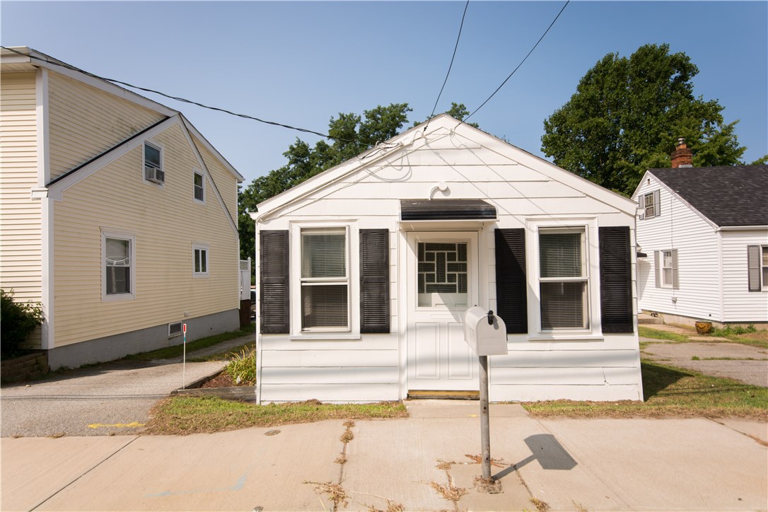 1778 West Main Road Middletown, RI 02842 - Photo 4 of 40