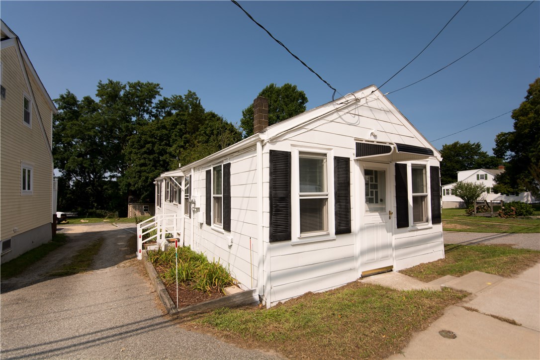 1778 West Main Road Middletown, RI 02842 - Photo 5 of 40