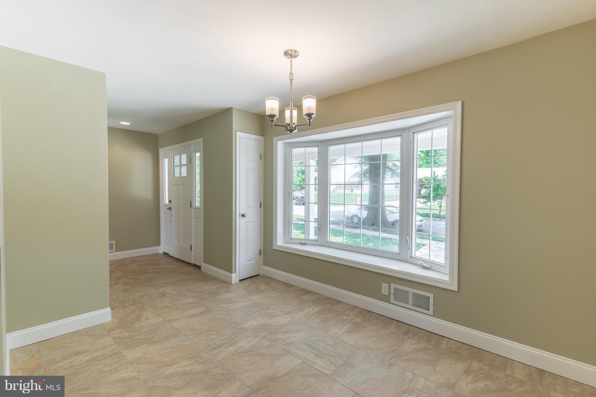 4307 Havelock Road Lanham, MD 20706 - Photo 5 of 29 Living Room