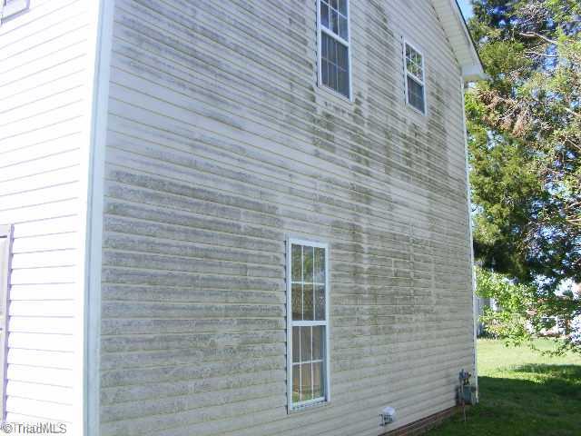 3112 Fieldale Road Greensboro, NC 27406 - Photo 3 of 11 Exterior Front. right side