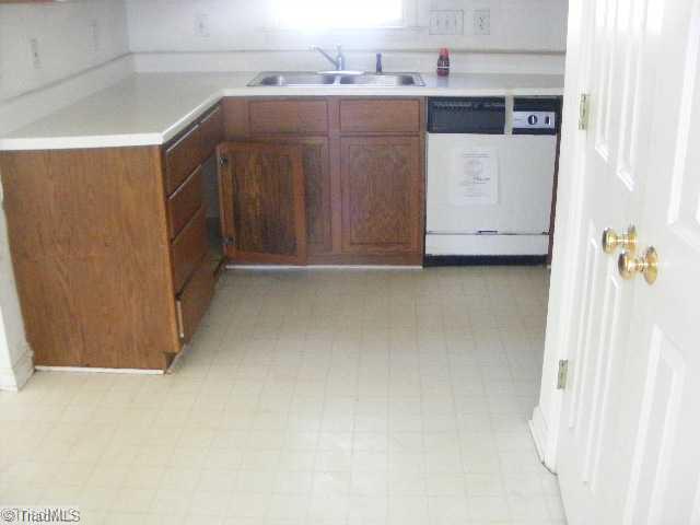 3112 Fieldale Road Greensboro, NC 27406 - Photo 5 of 11 Kitchen. 1-2