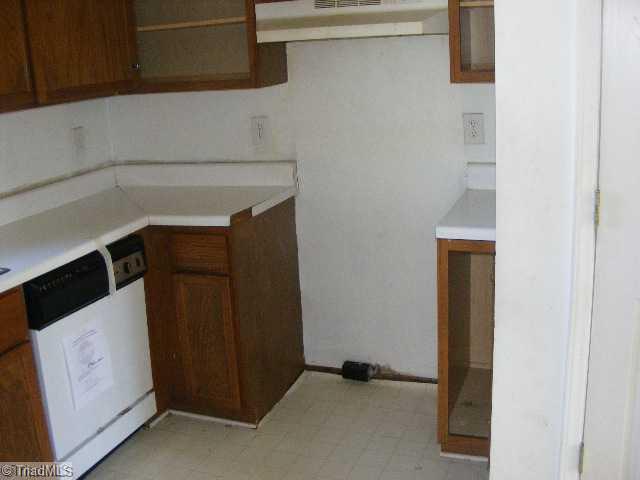 3112 Fieldale Road Greensboro, NC 27406 - Photo 6 of 11 Kitchen. 2-2