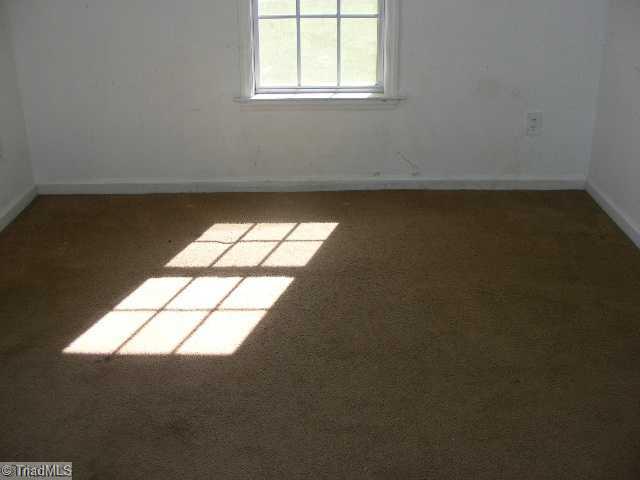 3112 Fieldale Road Greensboro, NC 27406 - Photo 7 of 11 Living Room.