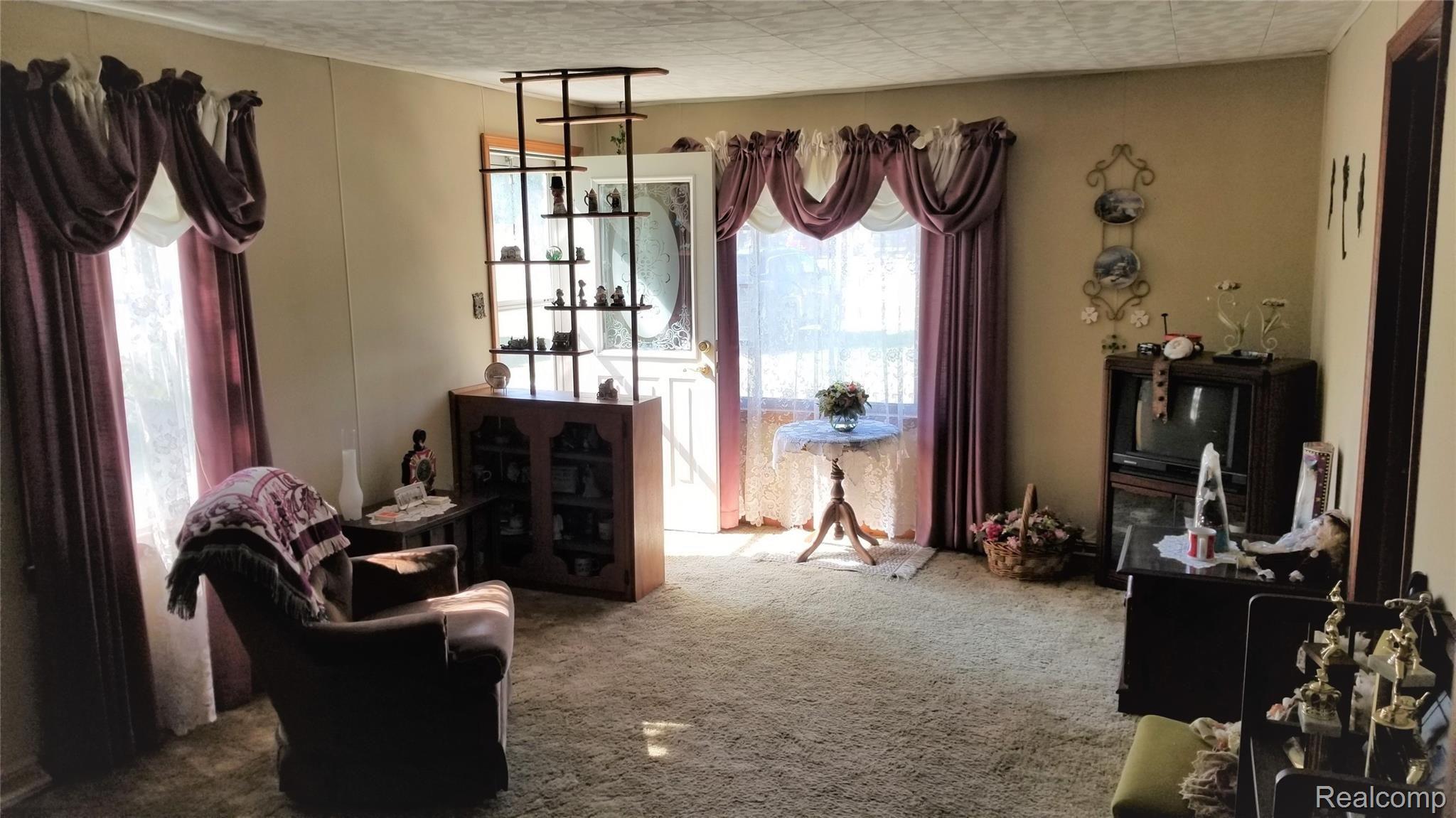 3635 Lapeer Road Port Huron, MI 48060 - Photo 6 of 20 Living Room.jpg