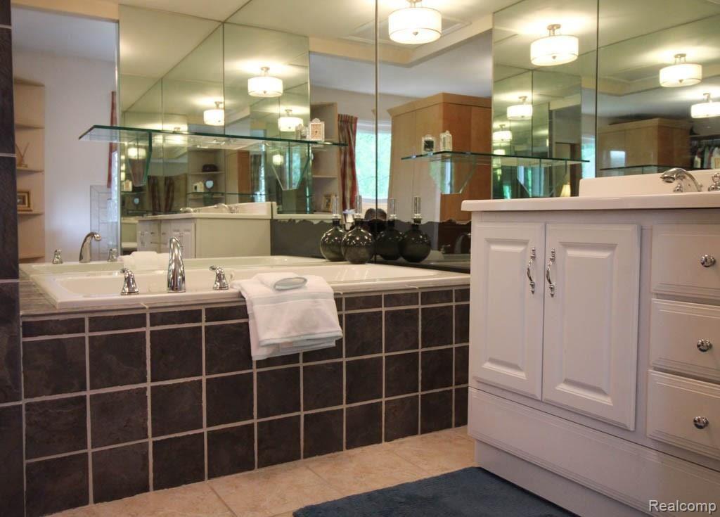 6130 Sheldon Road Rochester Hills, MI 48306 - Photo 16 of 32