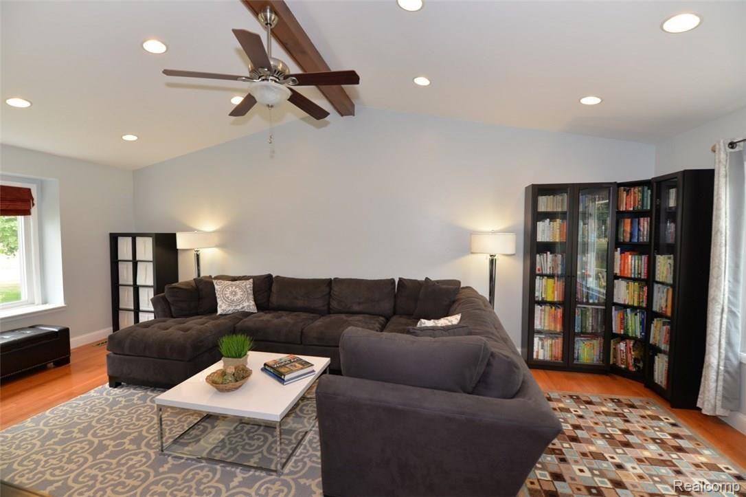 2154 Highsplint Drive Rochester, MI 48307 - Photo 14 of 42 Impressive Great Room