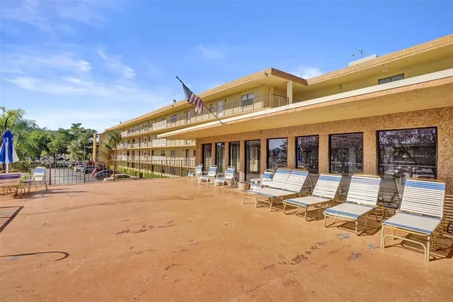 $157,000 | 9273 Southwest 8th Street, Unit 117, Boca Raton, FL 33428