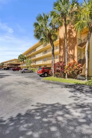 $157,000 | 9273 Southwest 8th Street, Unit 117, Boca Raton, FL 33428