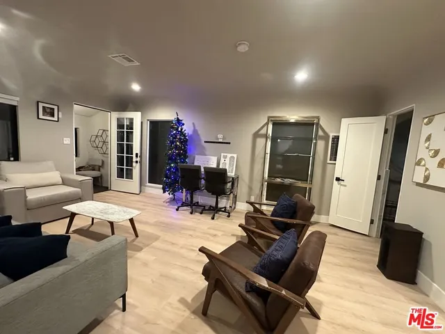 $5,250 | North Vista Street, Los Angeles, CA 90036