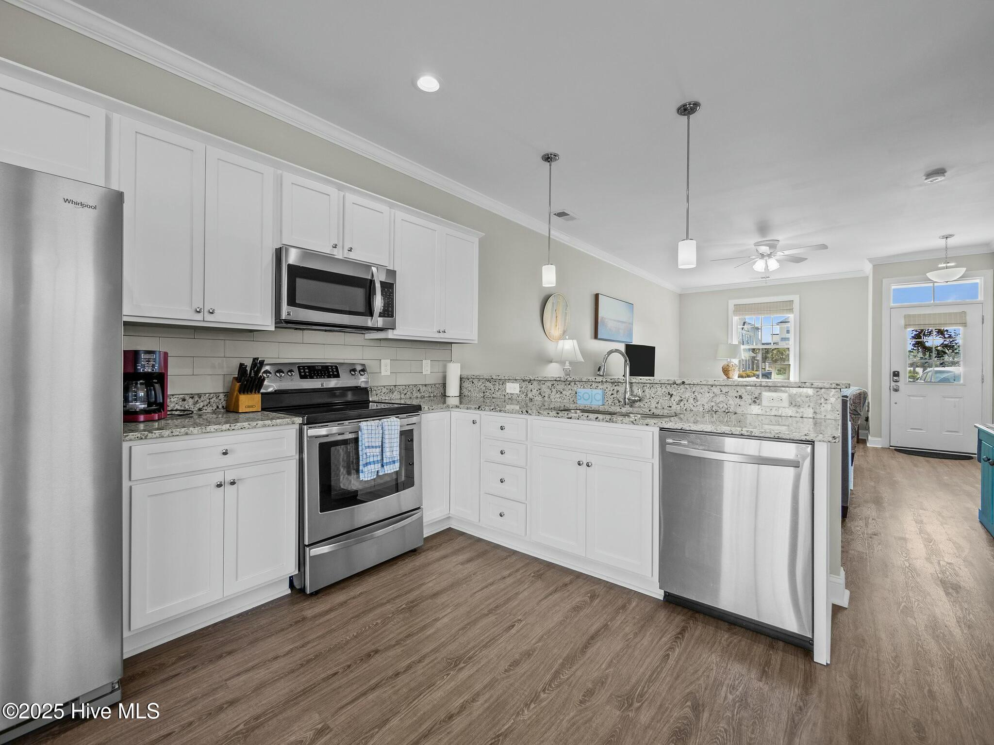 2800 West Fort Macon Road, Unit 56 Atlantic Beach, NC 28512 - Photo 11 of 49 Kitchen