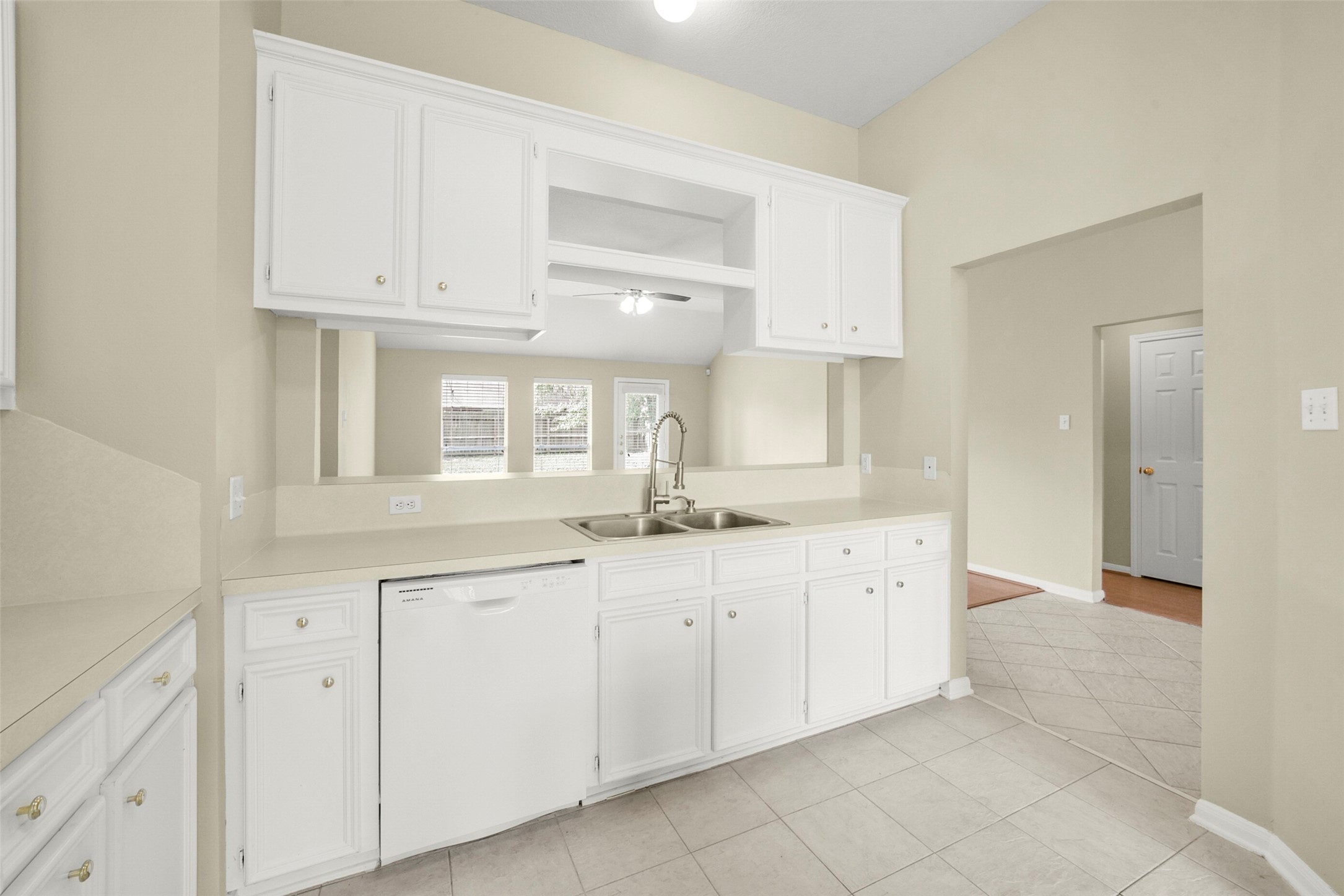 1748 Hazelwood Street Conroe, TX 77301 - Photo 12 of 33