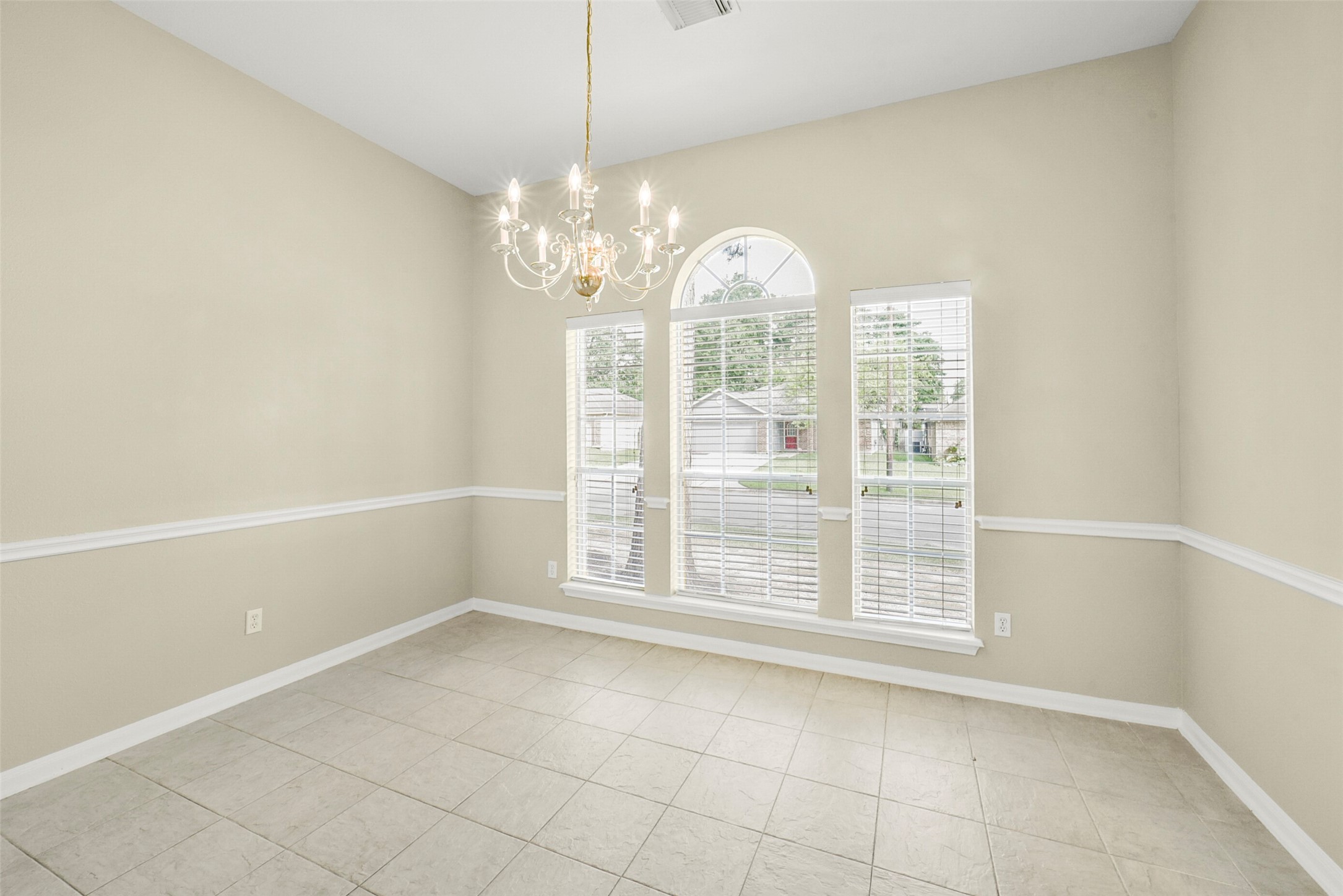 1748 Hazelwood Street Conroe, TX 77301 - Photo 15 of 33